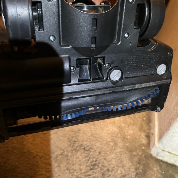 Eureka Elevate Cordless Vacuum Cleaner - Green and Black - Picture 4 of 6